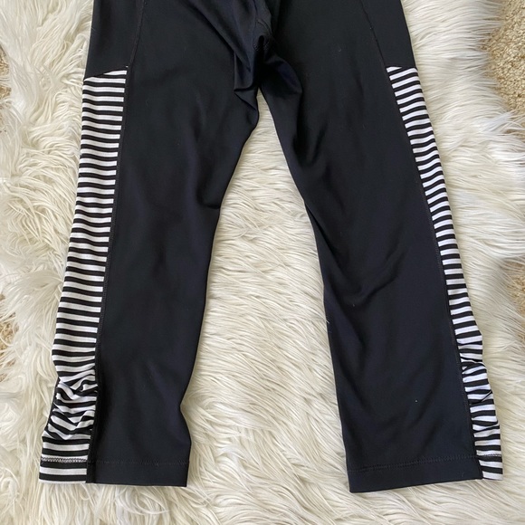 {Calia} Essential Stripe Tight Fit Capri in Black & White - Women’s Small - Picture 10 of 11